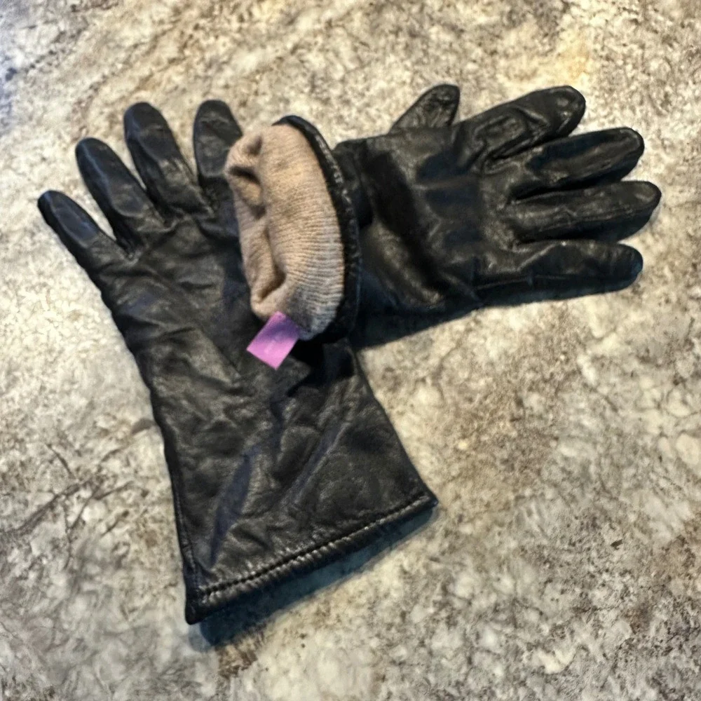 Women's Black Leather Gloves Knit Lined Mid Length Sz 8 Cozy Lightweight Winter